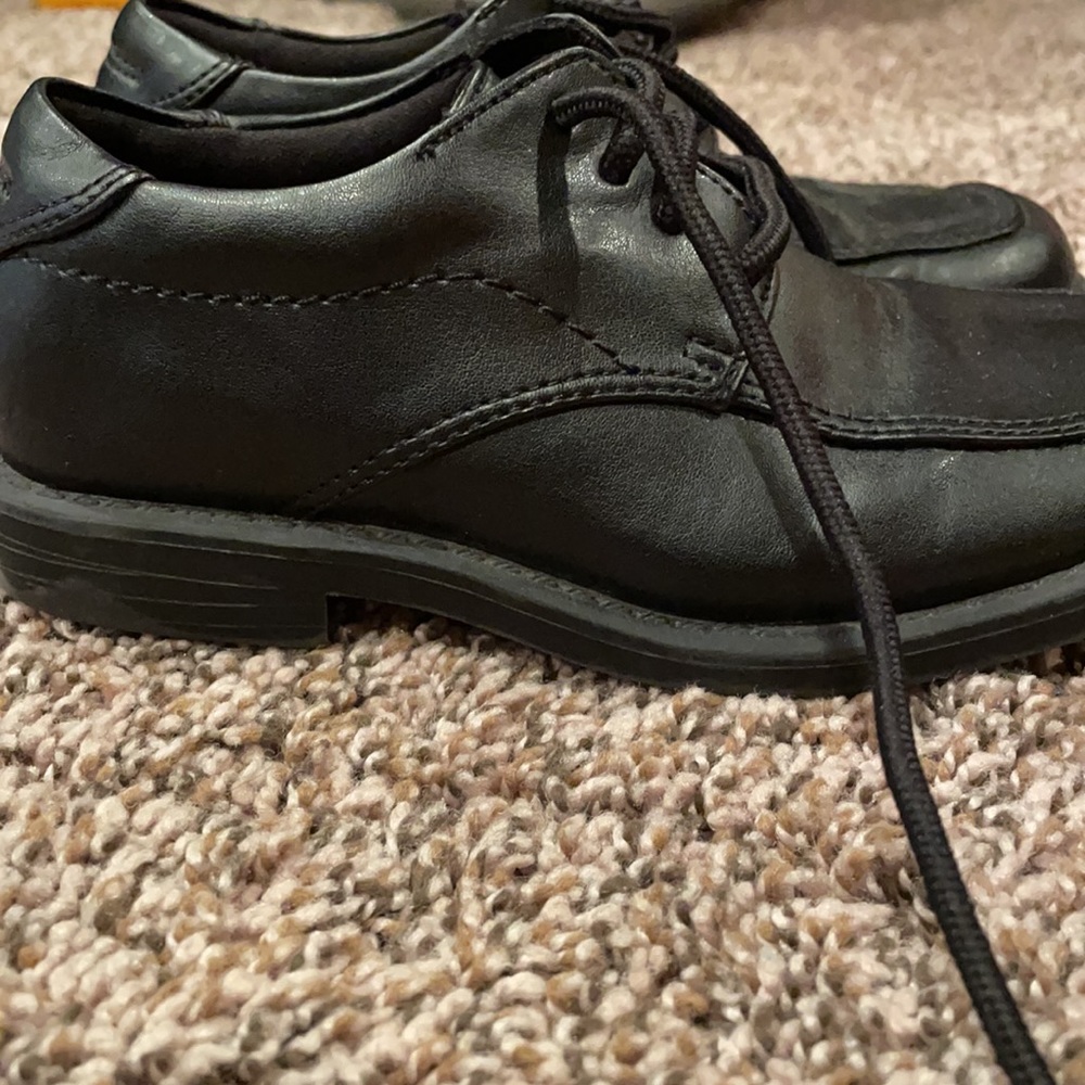 Like new boys black dress shoes size 11